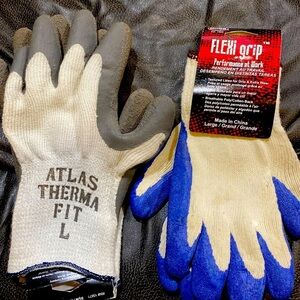 2 Large Pairs of Gloves